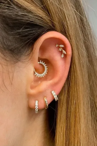 شعار arax piercing and tattoo