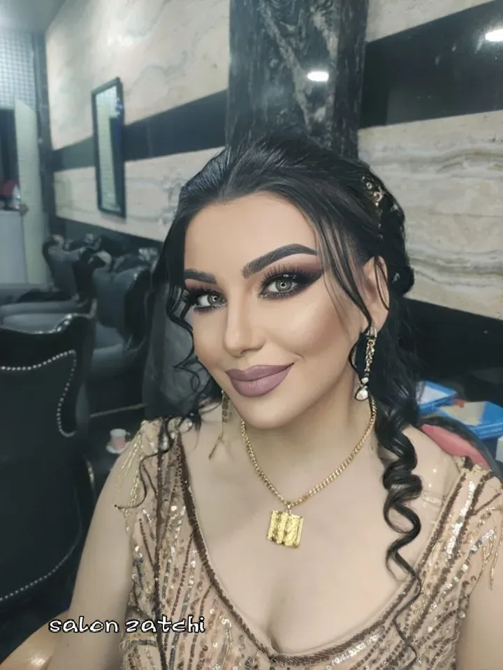 صورة من صالون زاتشي في اللاذقية