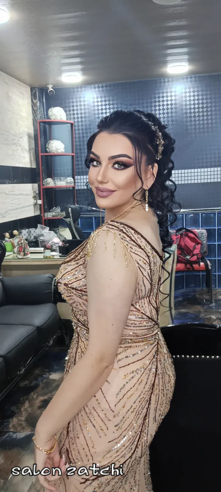 صورة من صالون زاتشي في اللاذقية