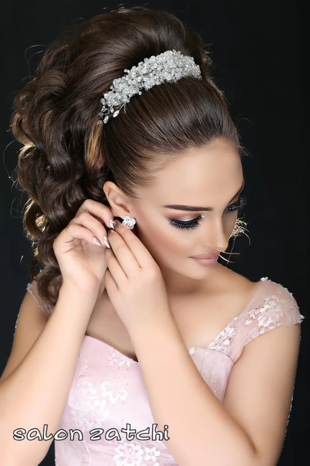 صورة من صالون زاتشي في اللاذقية